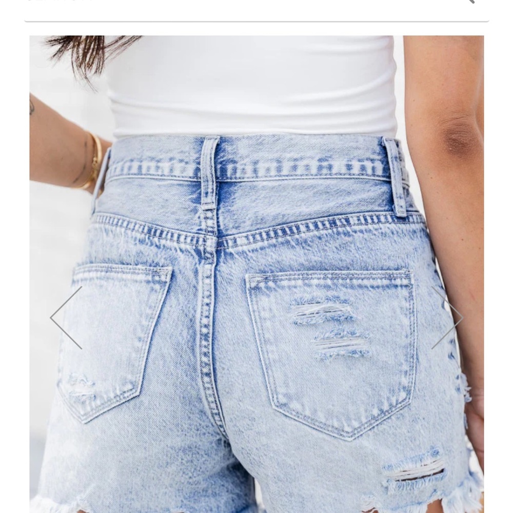 SIZE MEDIUM HIGH RISE DISTRESSED ACID WASH DENIM SHORTS - Picture 3 of 6